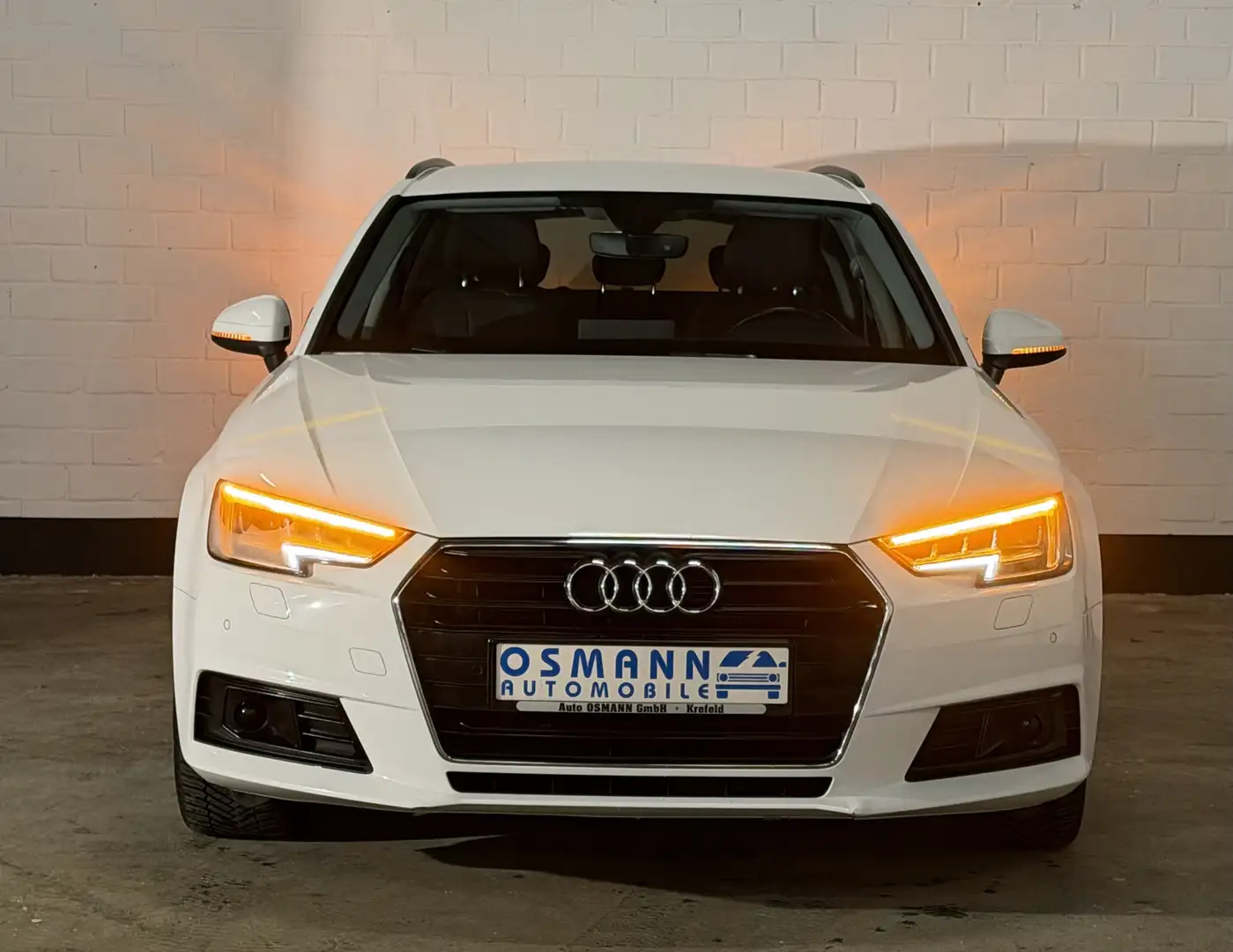 Audi A4 Avant 2.0 TDI S tronic MATRIX LED ACC Virtual Bílá - 2