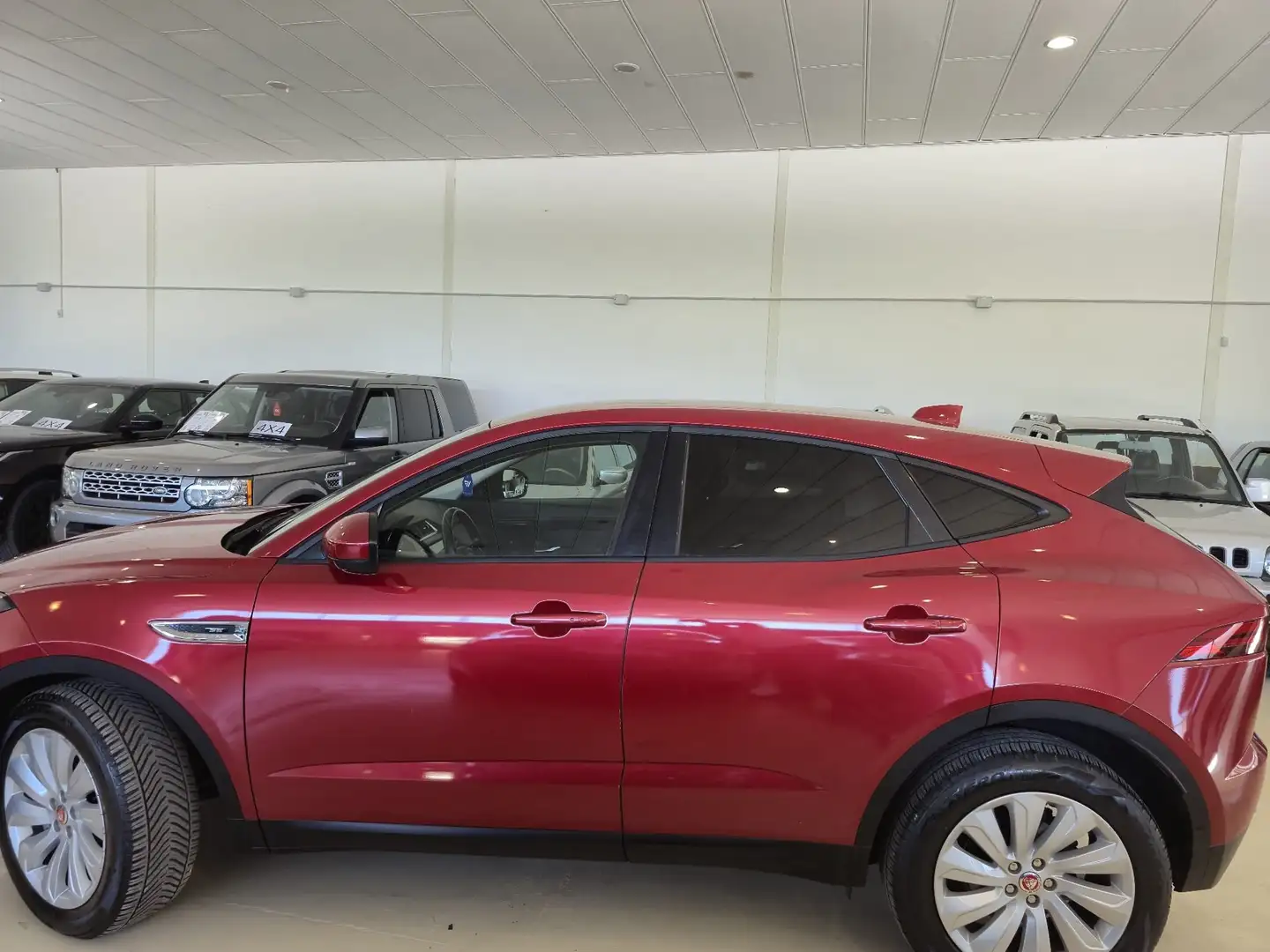 Jaguar E-Pace 2.0 i4 R-Dynamic HSE awd 200cv auto Rosso - 2