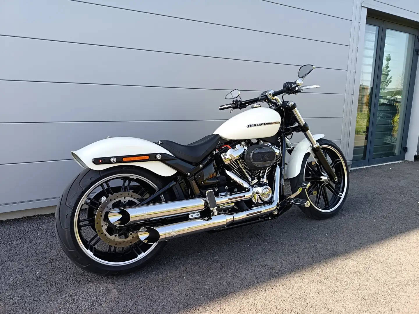 Harley-Davidson Breakout Blanc - 2