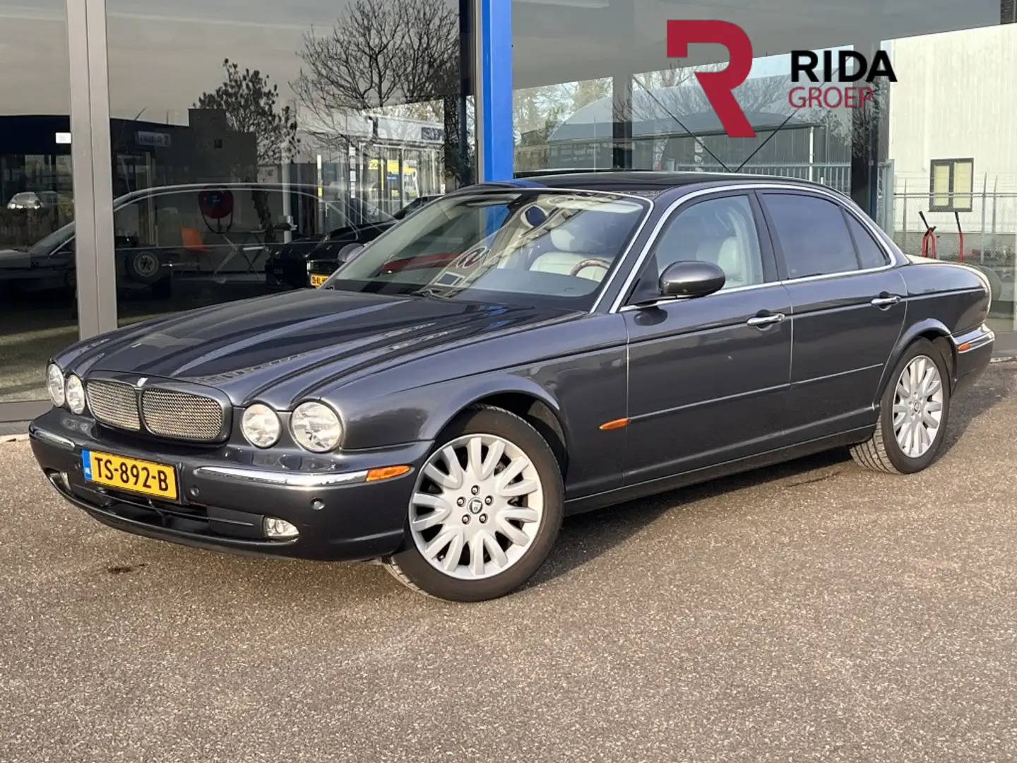 Jaguar XJ 3.0 V6 Sport Grijs - 1