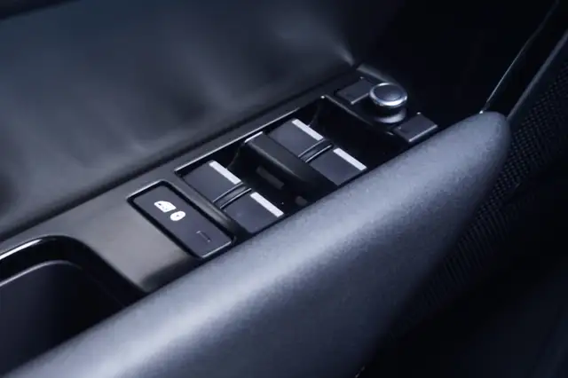 Land Rover Range Rover Velar view 25