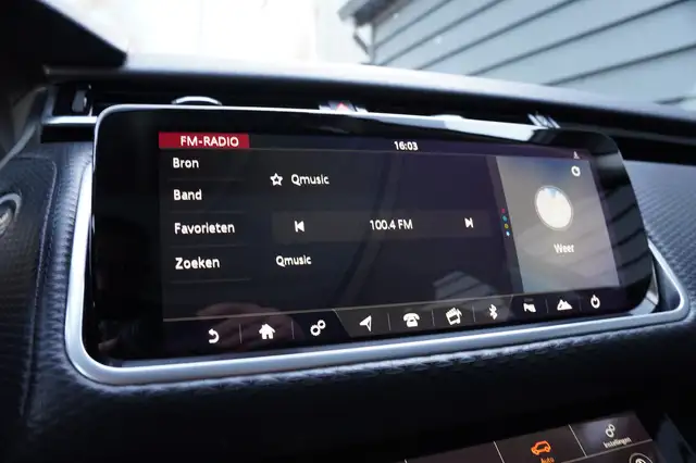 Land Rover Range Rover Velar view 19