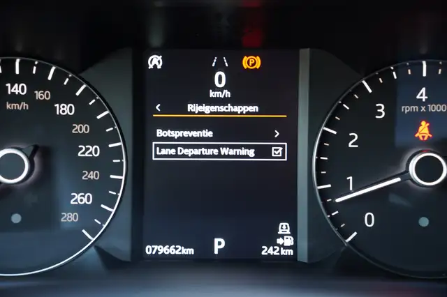 Land Rover Range Rover Velar view 9
