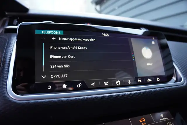 Land Rover Range Rover Velar view 10