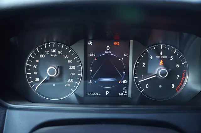 Land Rover Range Rover Velar view 4