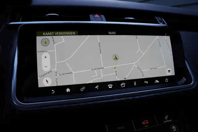 Land Rover Range Rover Velar view 5