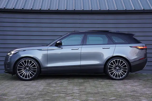 Land Rover Range Rover Velar view 3