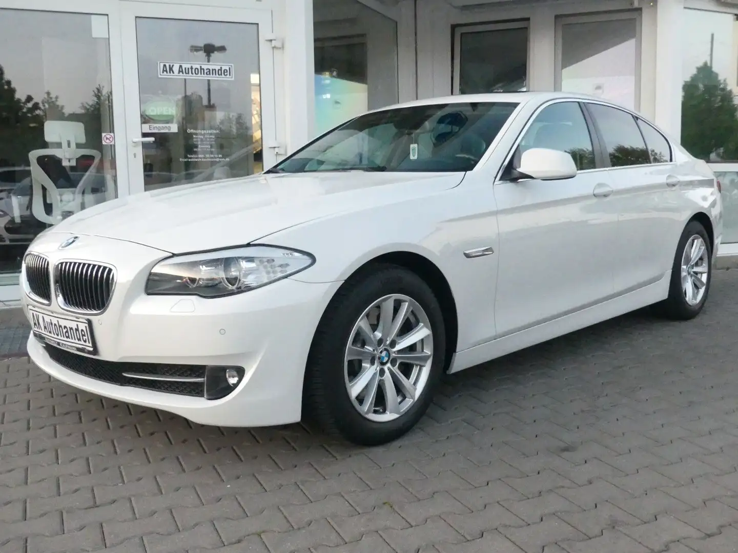 BMW 525 d  Navi Xenon Glasdach 1. Hand Fehér - 1
