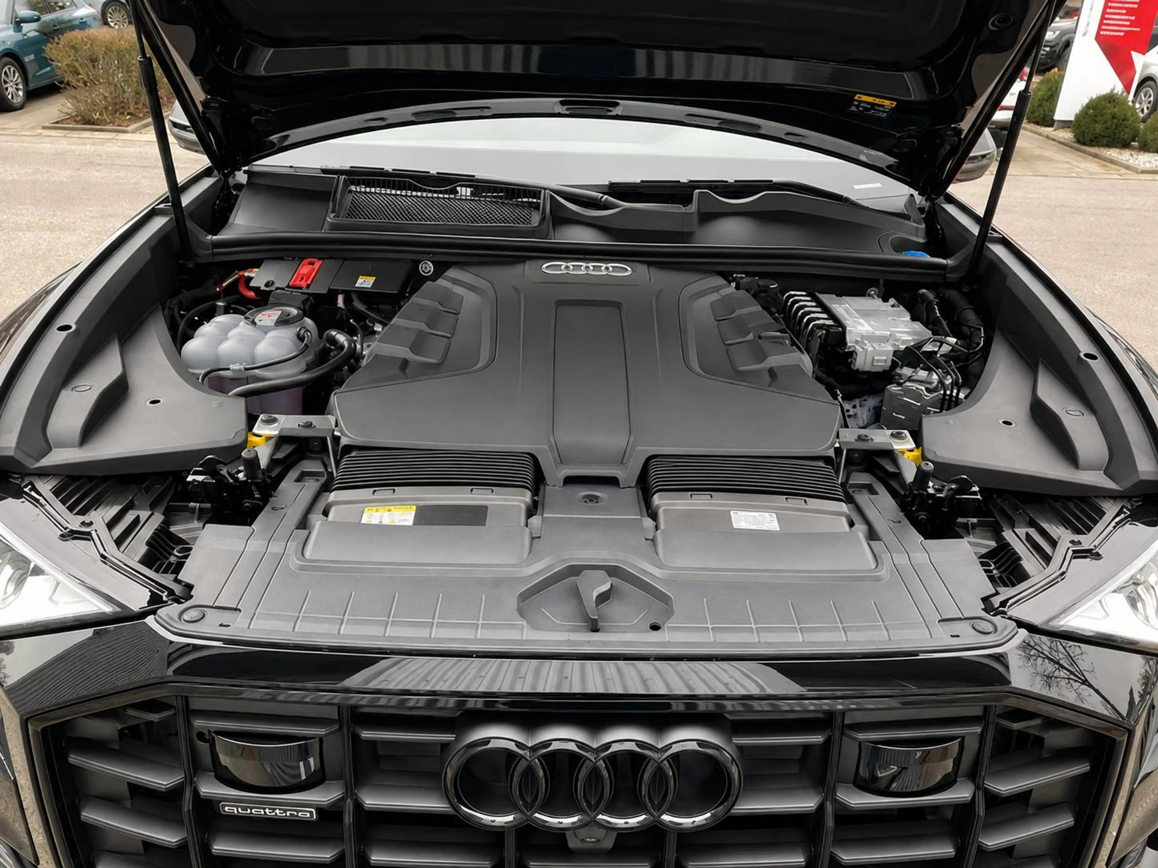 Audi Q8 50 TDI quattro — photo 2