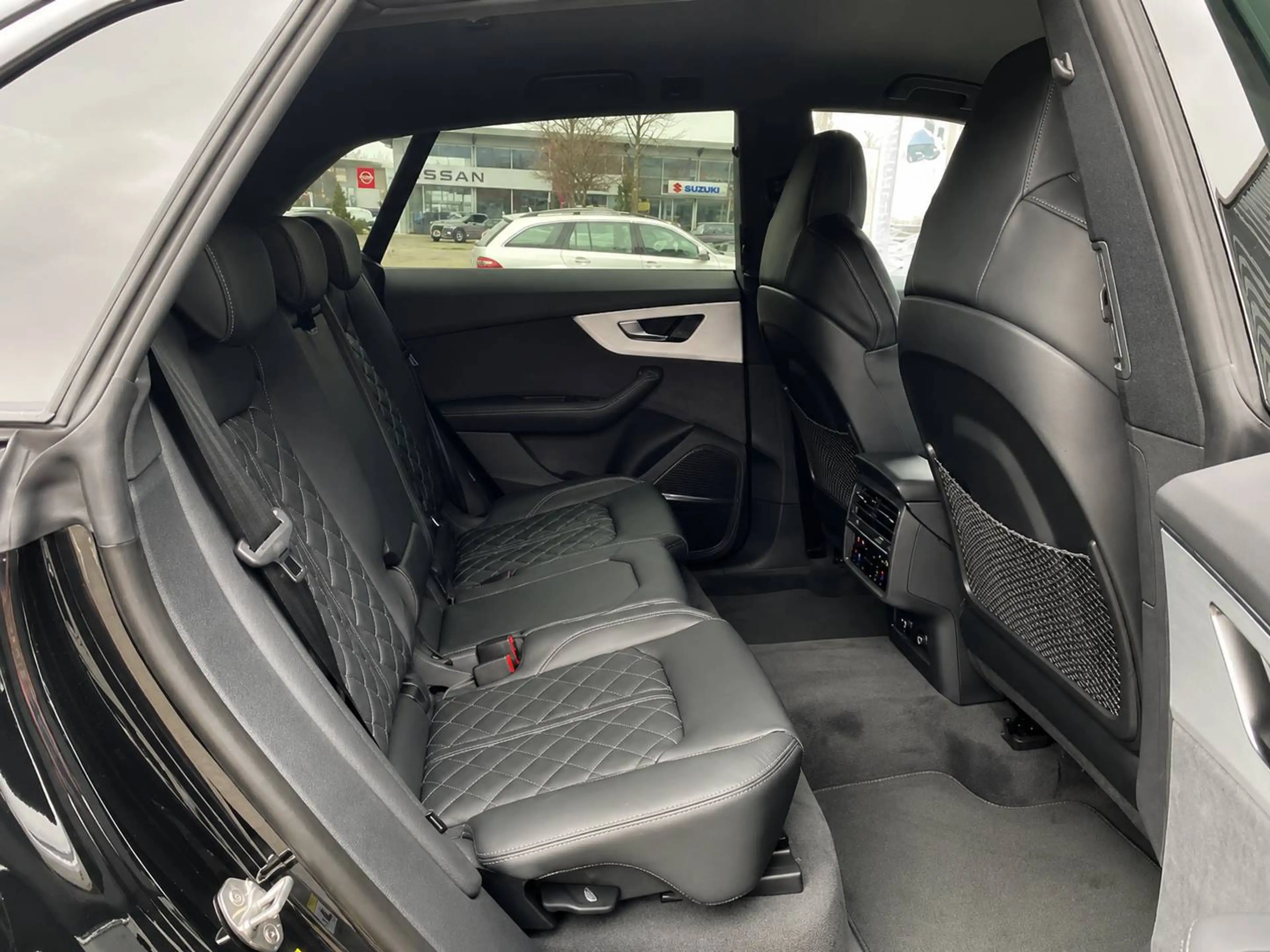 Audi Q8 50 TDI quattro — photo 12