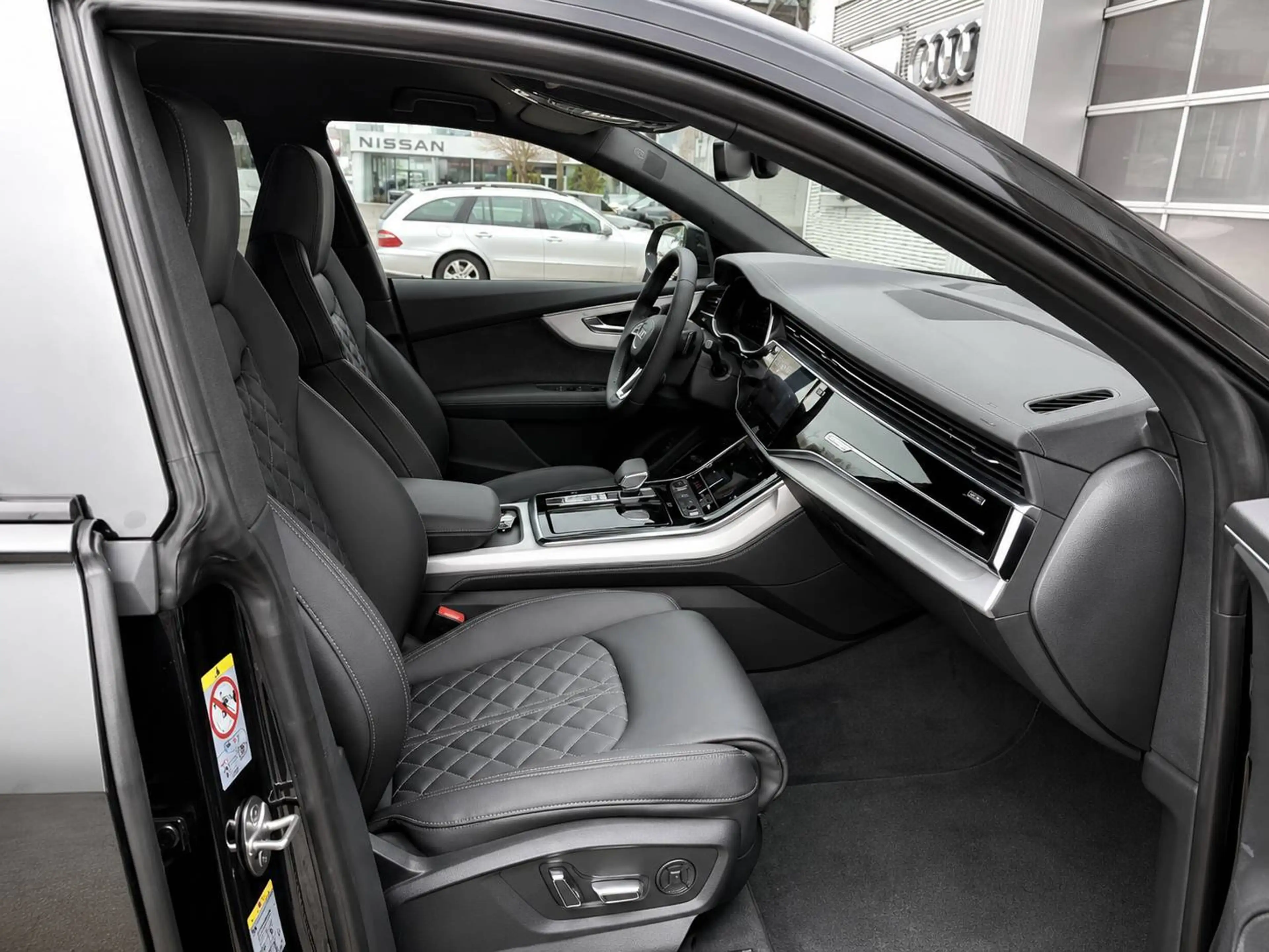 Audi Q8 50 TDI quattro — photo 10