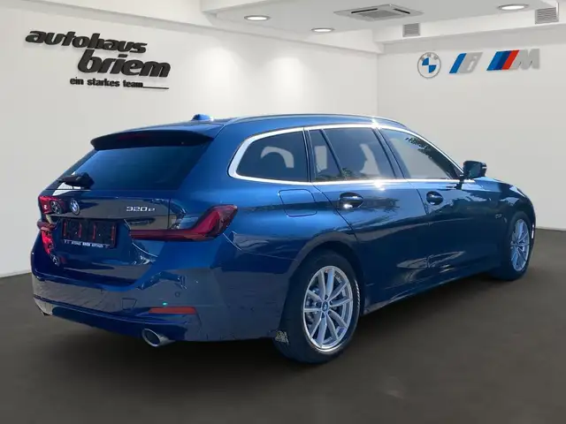 BMW 3 Series view 3