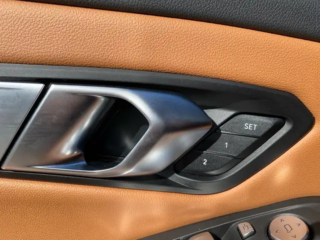 BMW 3 Series view 14
