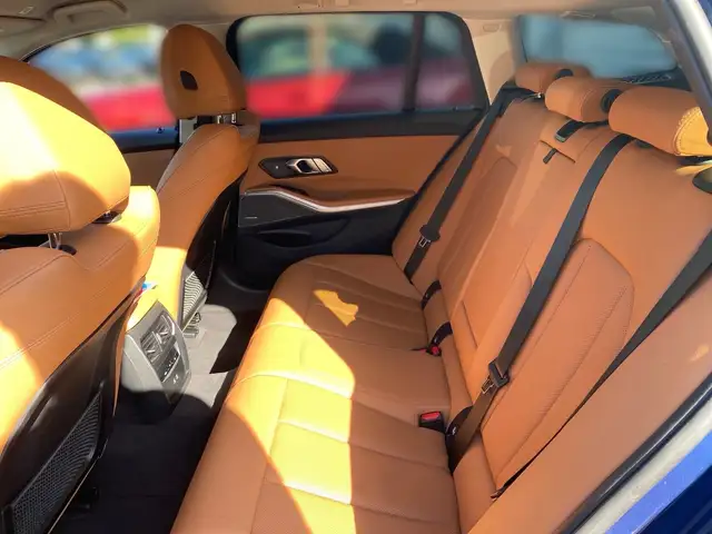 BMW 3 Series view 11