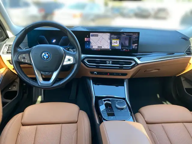 BMW 3 Series view 10