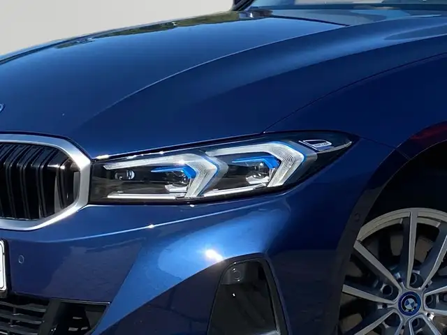 BMW 3 Series view 5