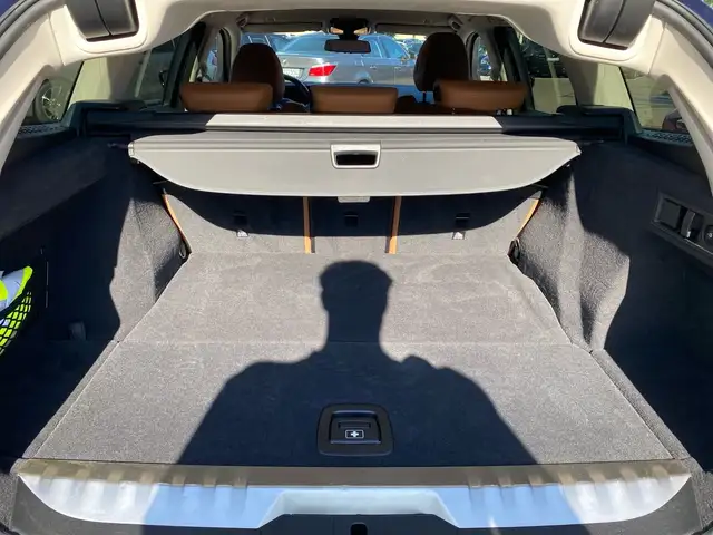 BMW 3 Series view 12