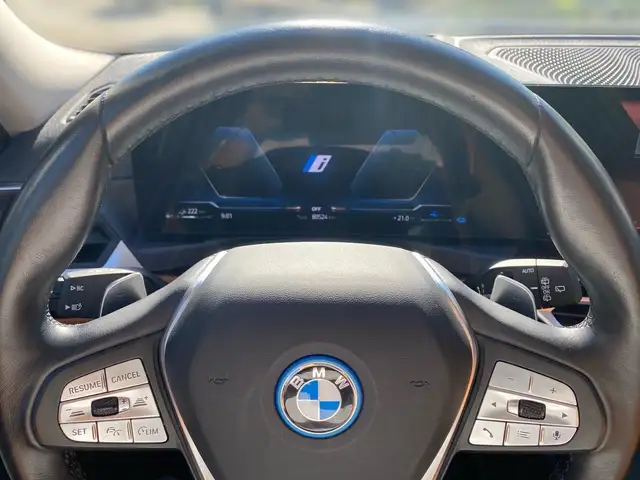 BMW 3 Series view 8
