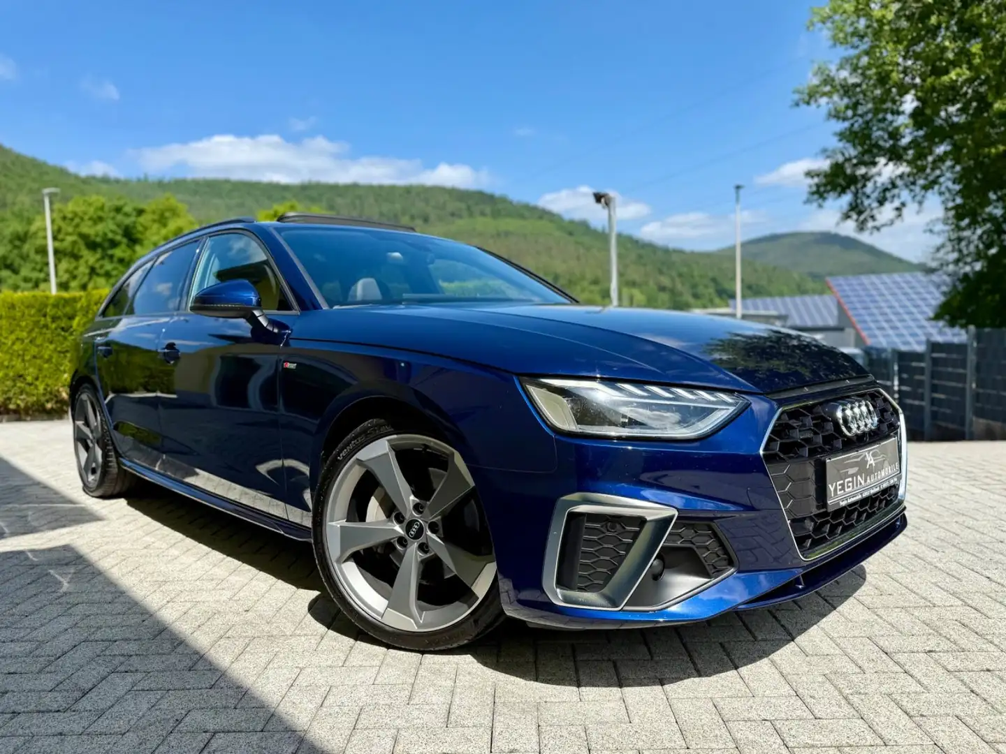 Audi A4 Avant 40 TDI quattro S-line-Kamera-Pano-19" Bleu - 1