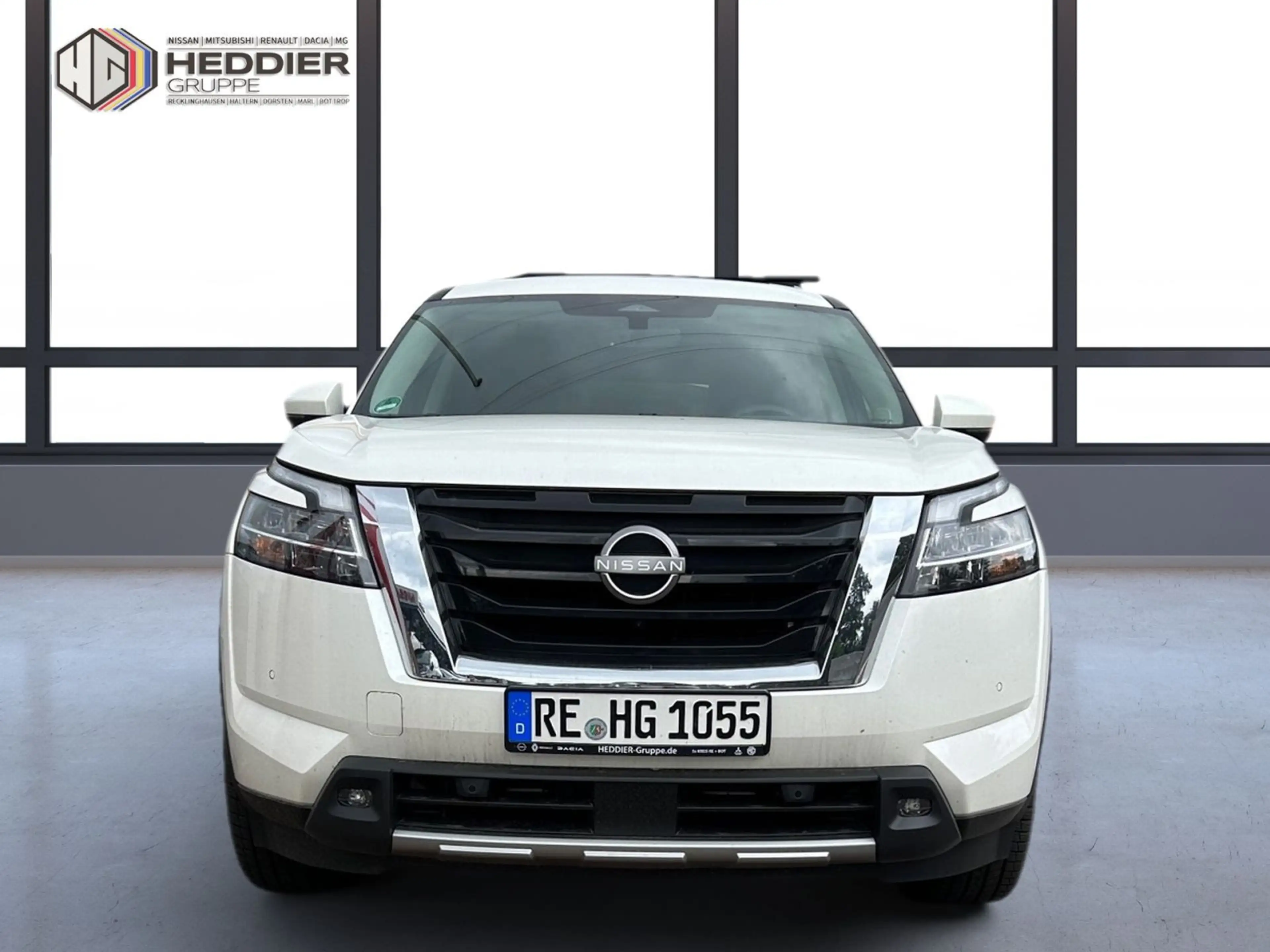 Nissan Pathfinder 3.5 V6 4WD PLATIN BOSE*LEDER*7-SITZE — photo 2