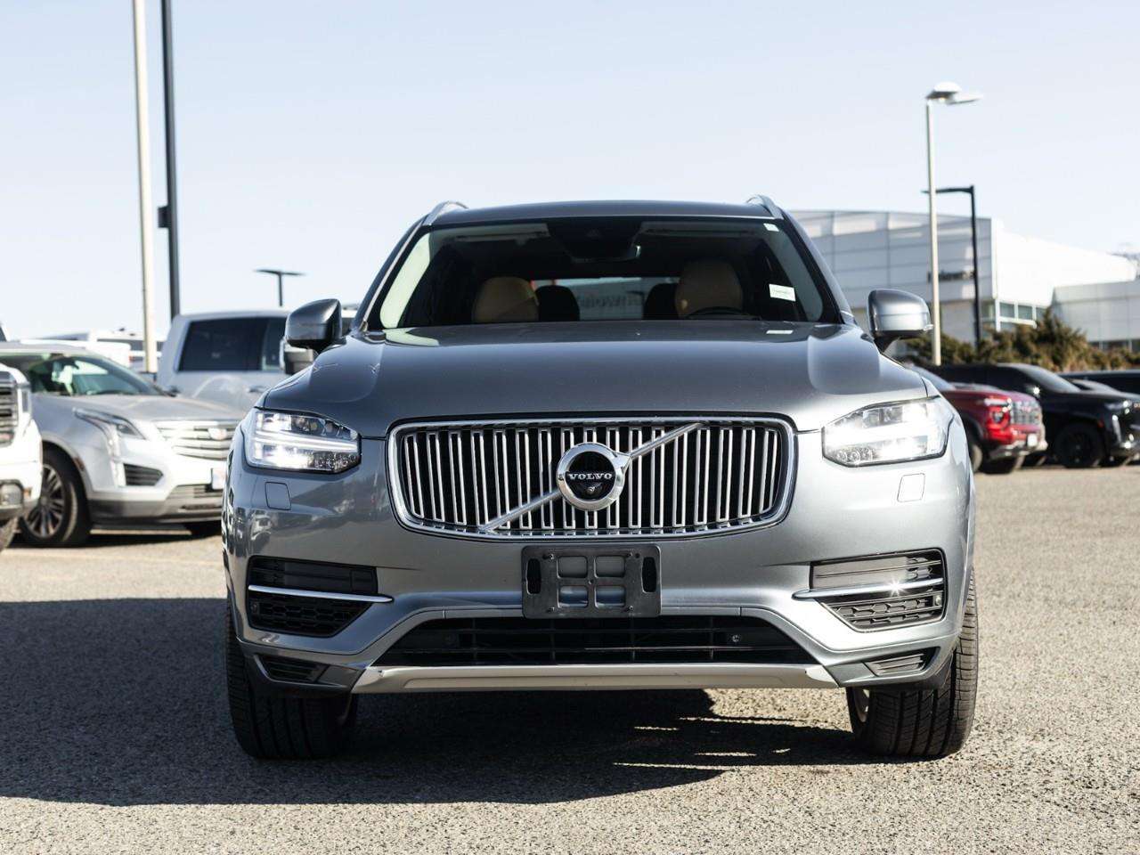 2016 Volvo XC90 T8 PHEV Inscription alt 2