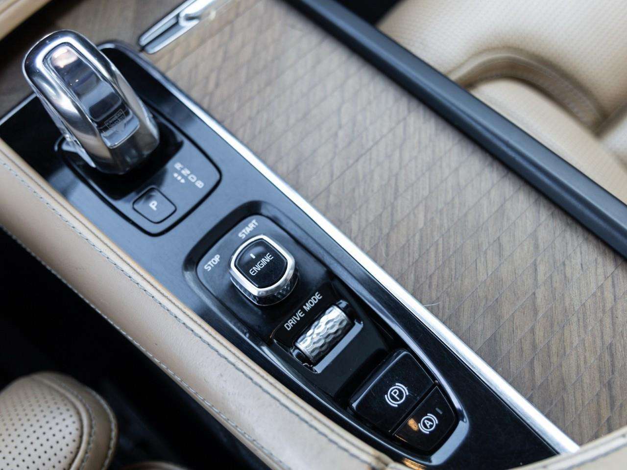 2016 Volvo XC90 T8 PHEV Inscription thumb 25