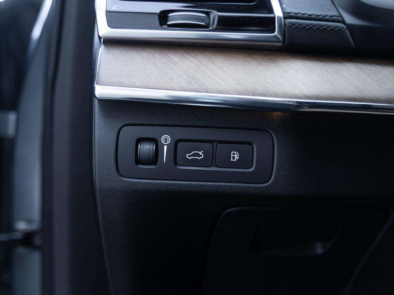 2016 Volvo XC90 T8 PHEV Inscription thumb 18