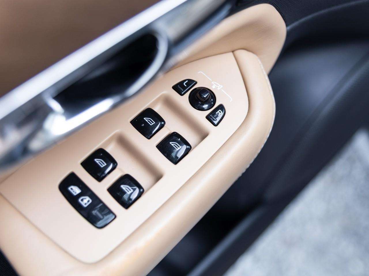 2016 Volvo XC90 T8 PHEV Inscription thumb 16