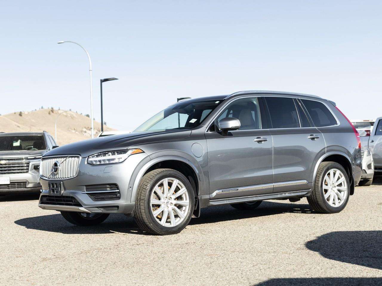 2016 Volvo XC90 T8 PHEV Inscription alt 3