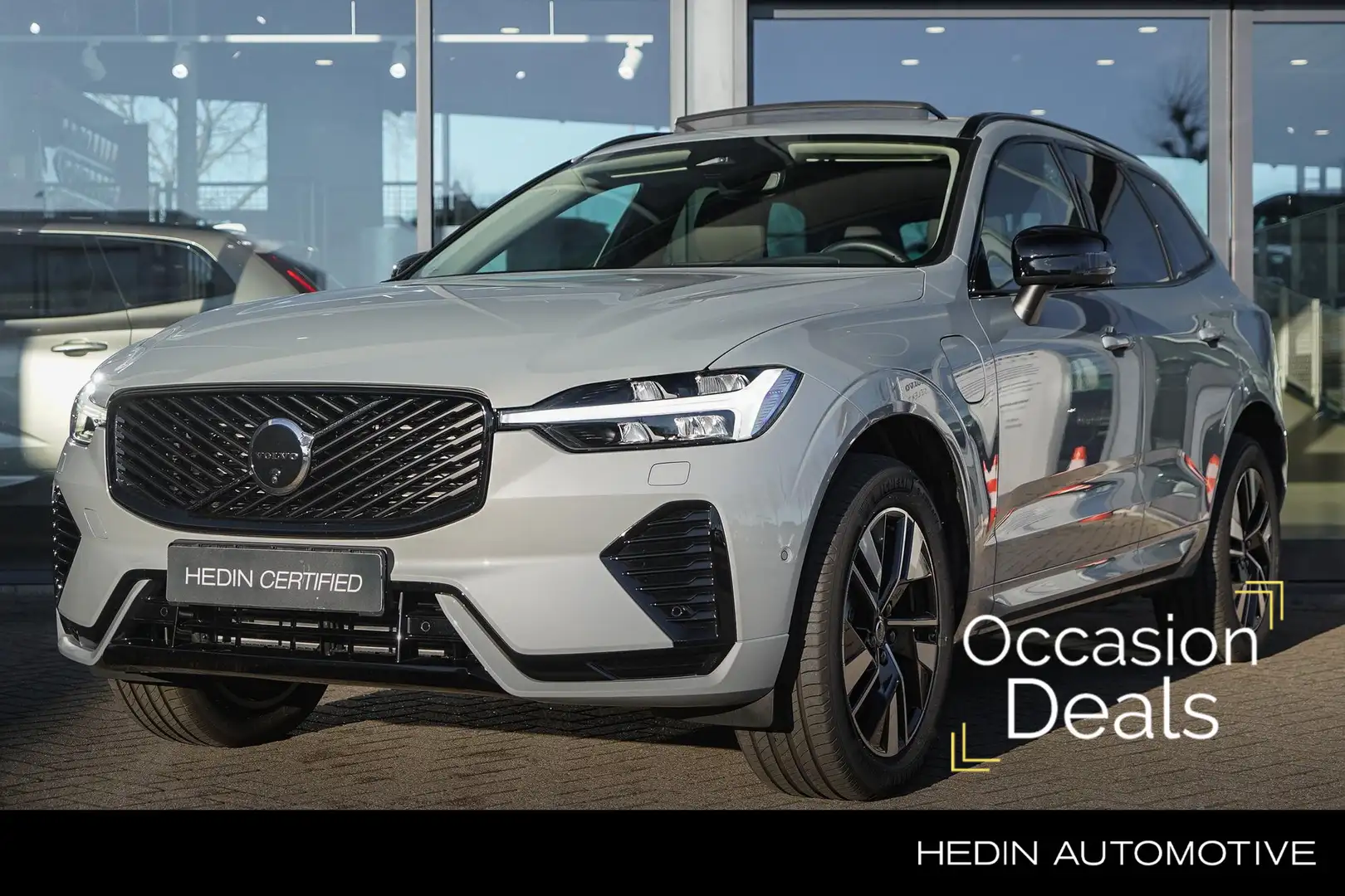 Volvo XC60 T6 Plug-in hybrid AWD Plus Dark 350pk | 2250 kg Tr Grau - 1