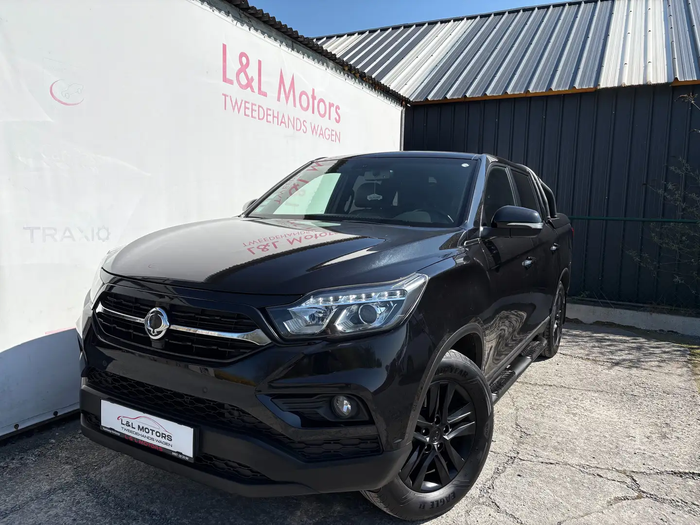SsangYong Musso 2.2 Turbo e-Xdi 4WD Sapphire BTW/TVA Noir - 1