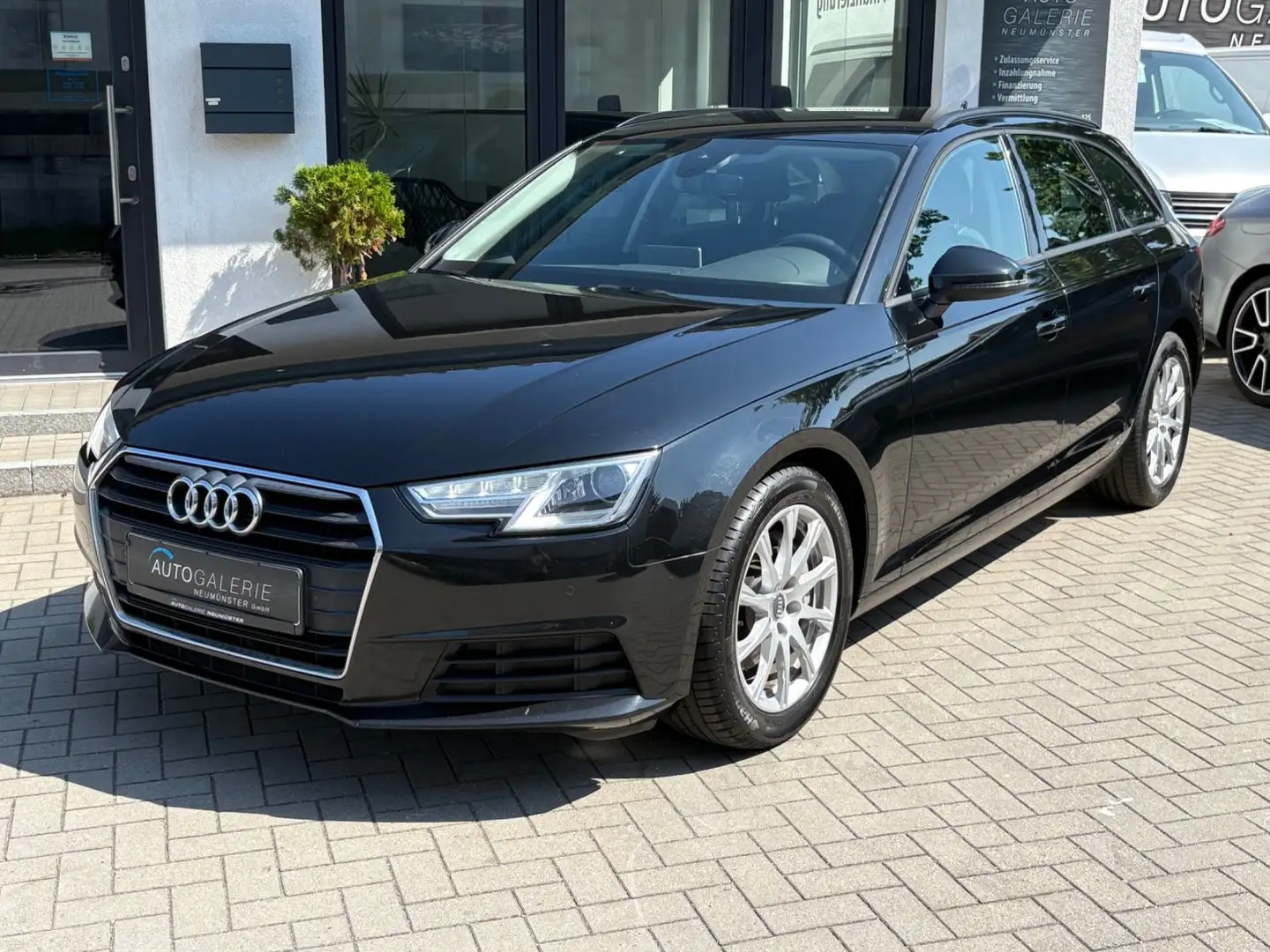 Audi A4 2.0TDI Avant°Tempo°SHZ°Bi-Xenon°AHK°Klima°S-H Schwarz - 1