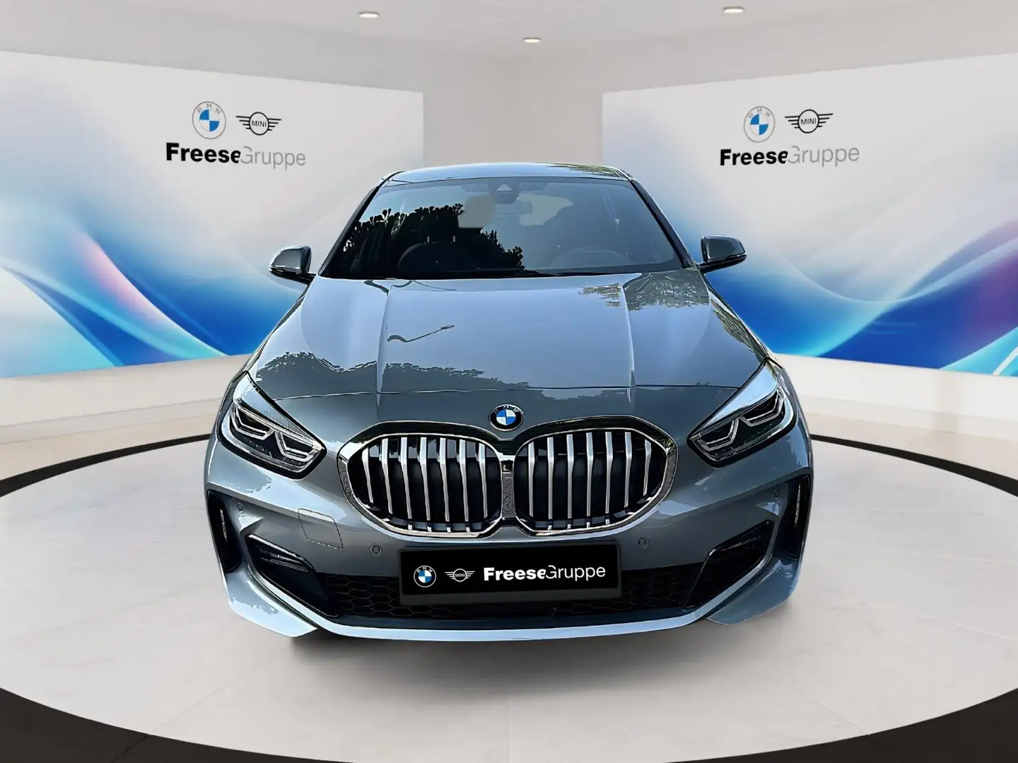 BMW 118 d M Sport Head-Up DAB LED WLAN RFK Tempomat Grau - 2