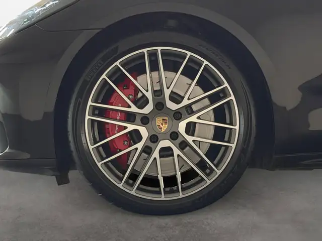 Porsche Panamera view 9