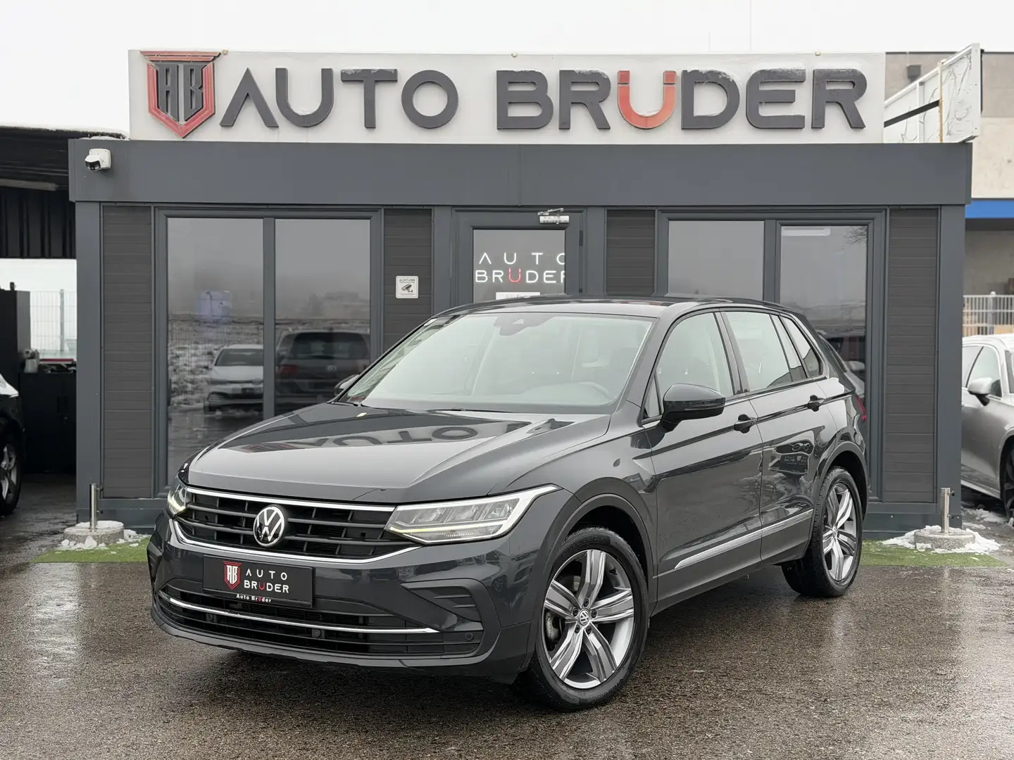 Volkswagen Tiguan 2,0 TDI Life DSG Grau - 1