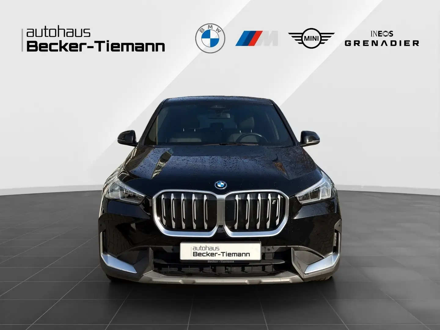 BMW iX 1 xDrive30 18" / AHK / DAB / DrivAss / RFK / Sitzh Schwarz - 2