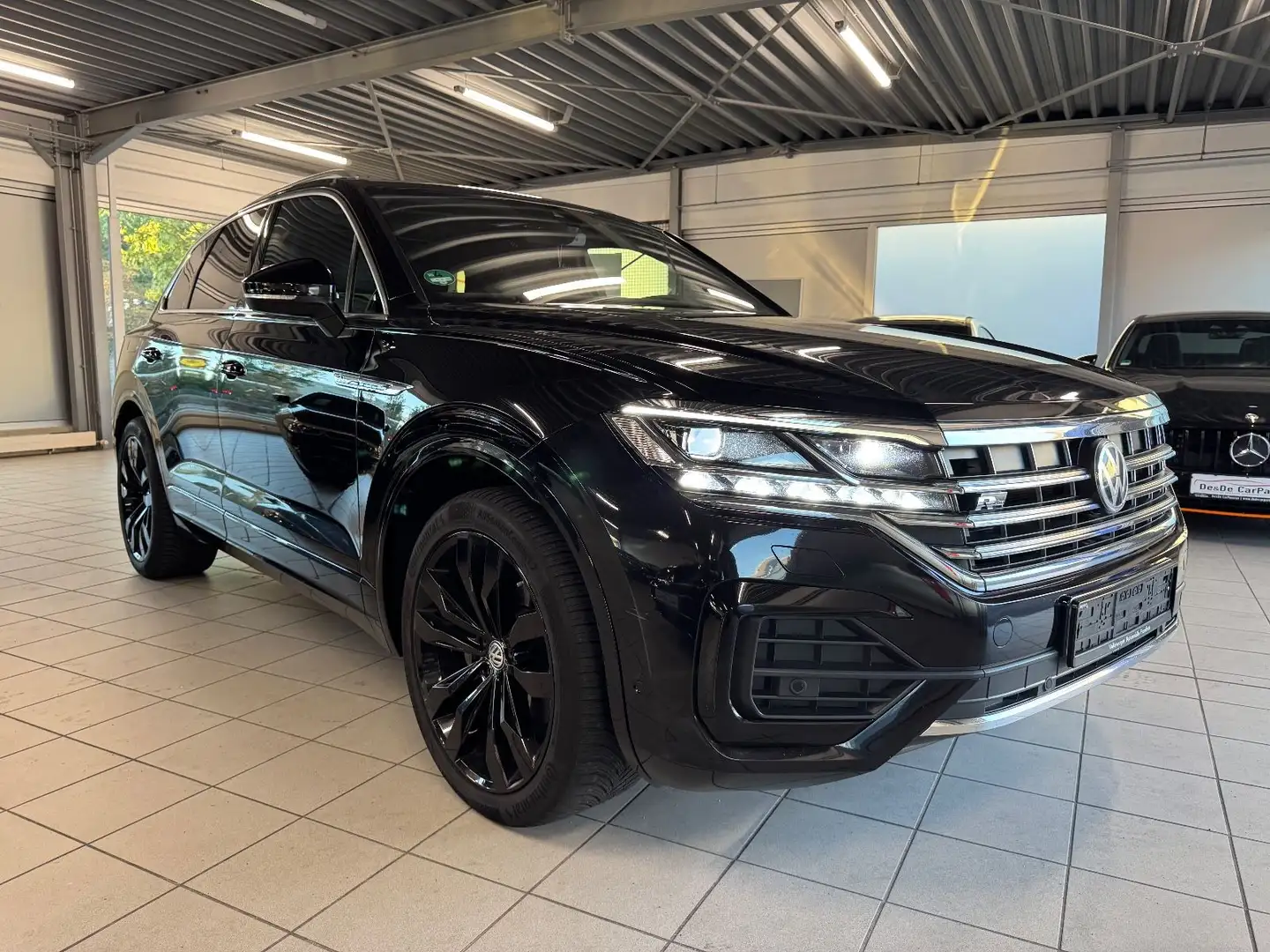 Volkswagen Touareg R-Line 4Motion Noir - 1