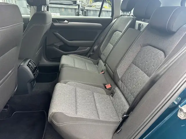 Volkswagen Passat view 11