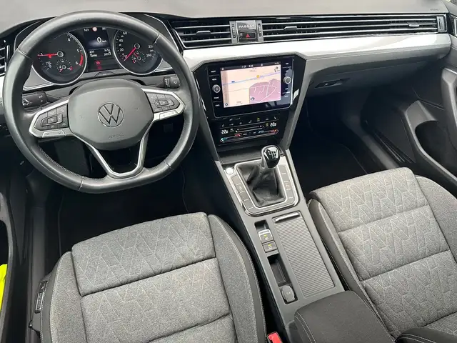 Volkswagen Passat view 12
