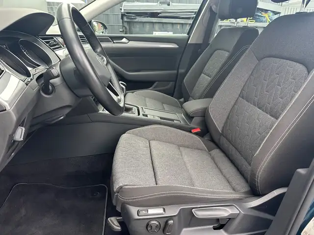 Volkswagen Passat view 10