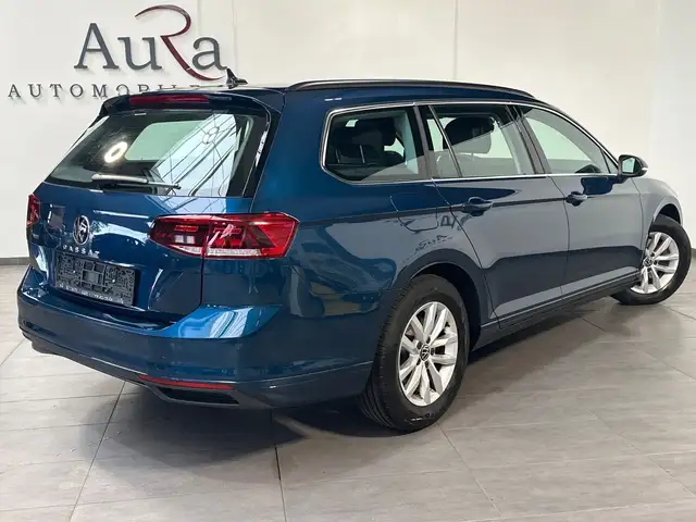 Volkswagen Passat view 4