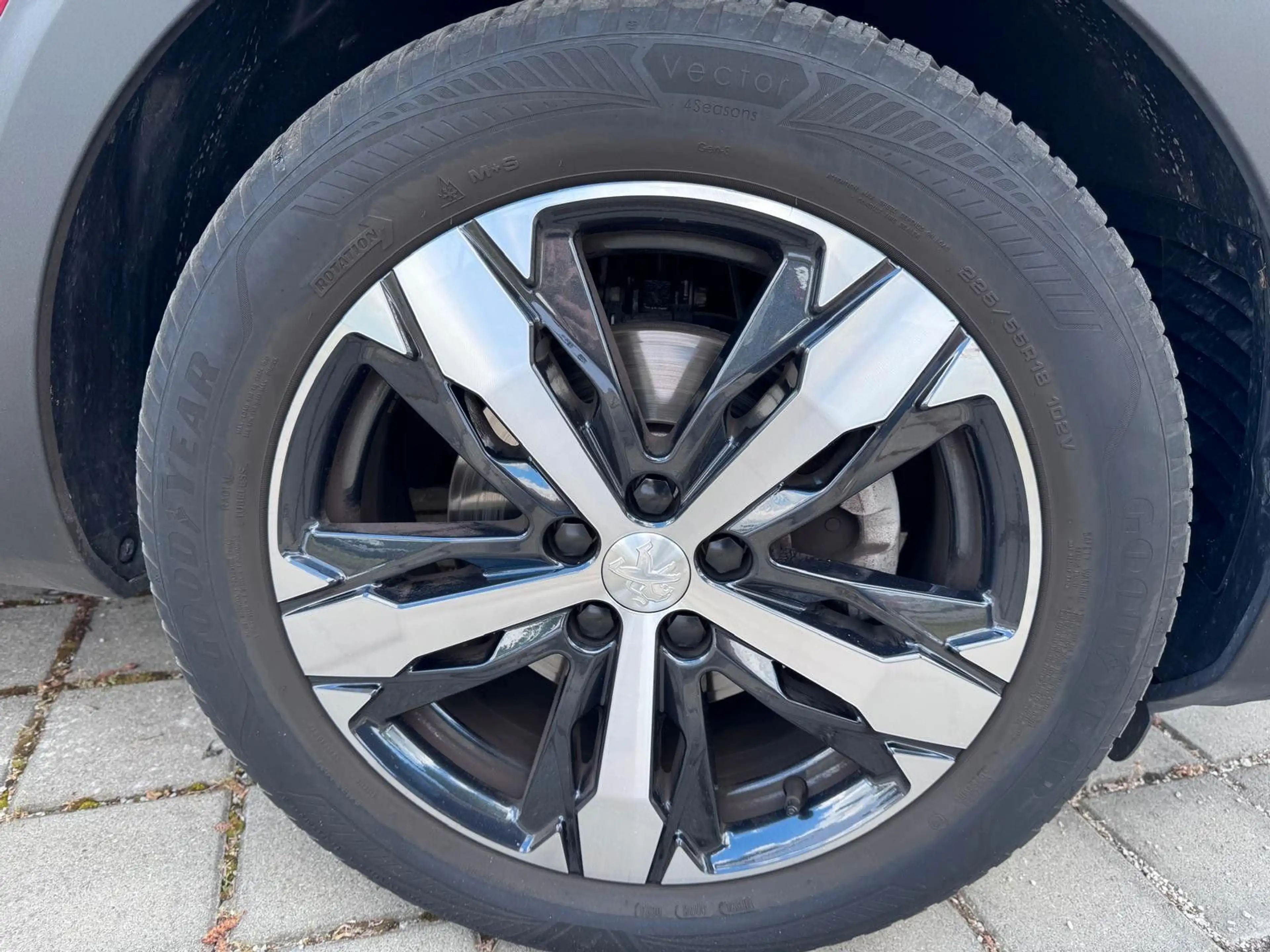 Peugeot 3008 GT 130 EAT8 + Kamera + Navi + SHZ — photo 12
