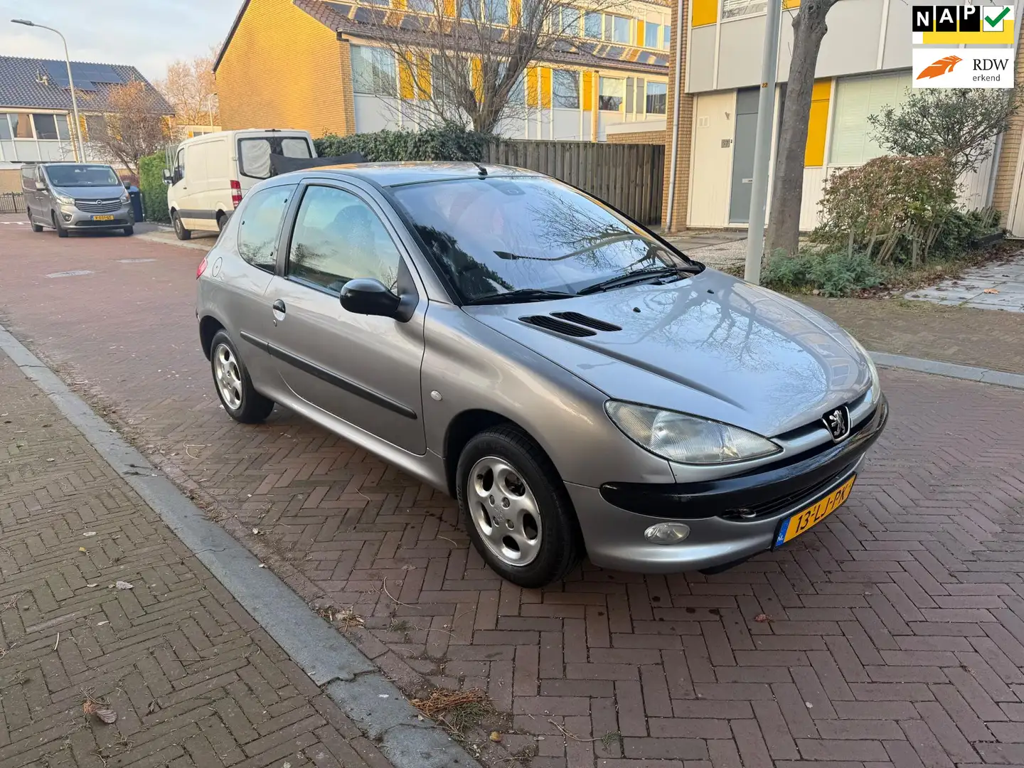 Peugeot 206 Digitale airco / 85.000 NAP / Goed onderhouden / L Gris - 1