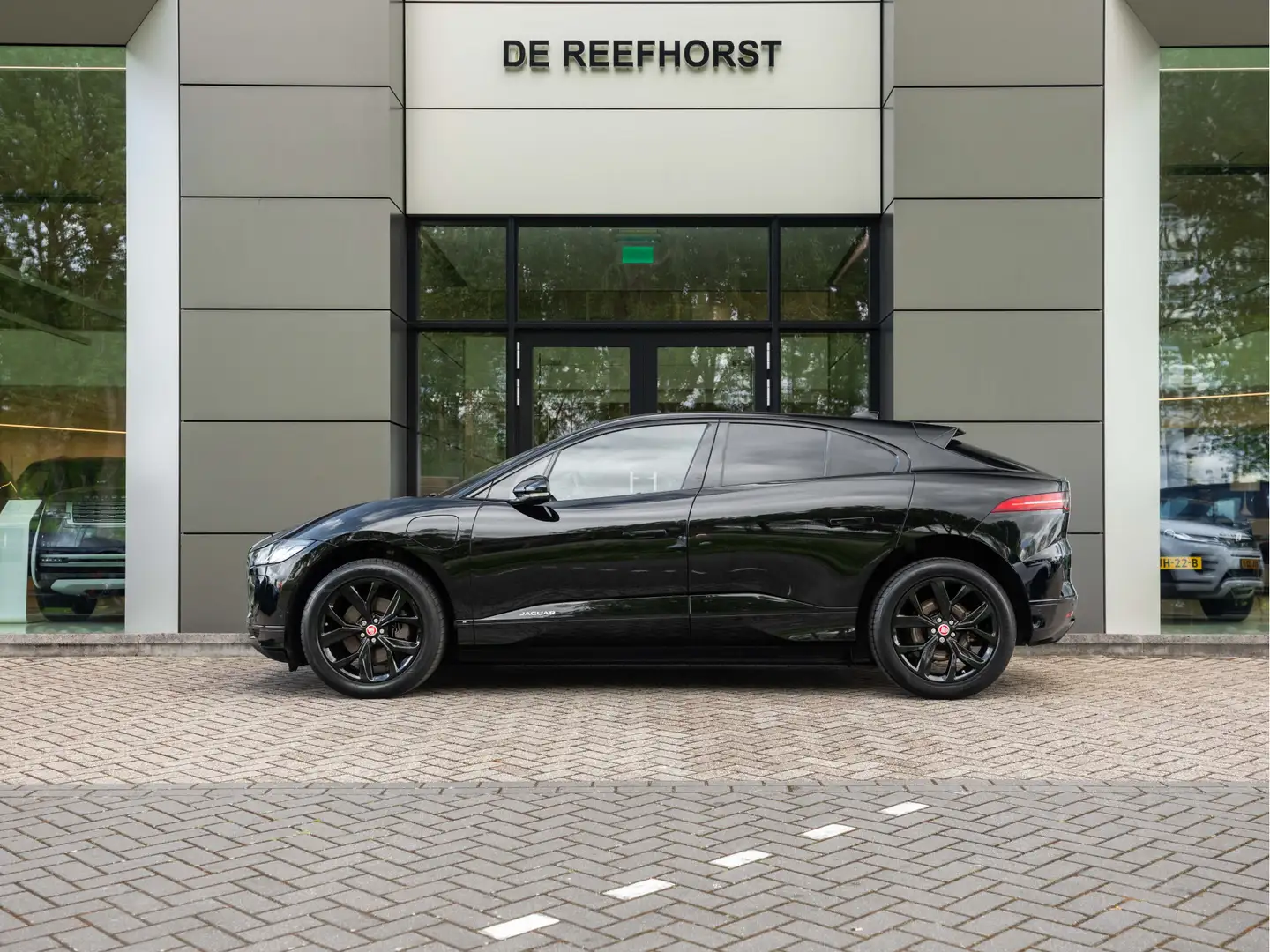 Jaguar I-Pace EV400 S 90 kWh | Luchtvering | Stuurwiel Verwarmd Noir - 2
