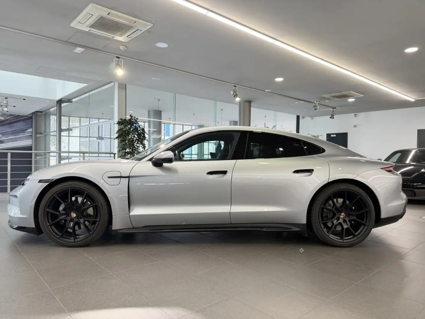 Porsche Taycan 4S Argent - 2