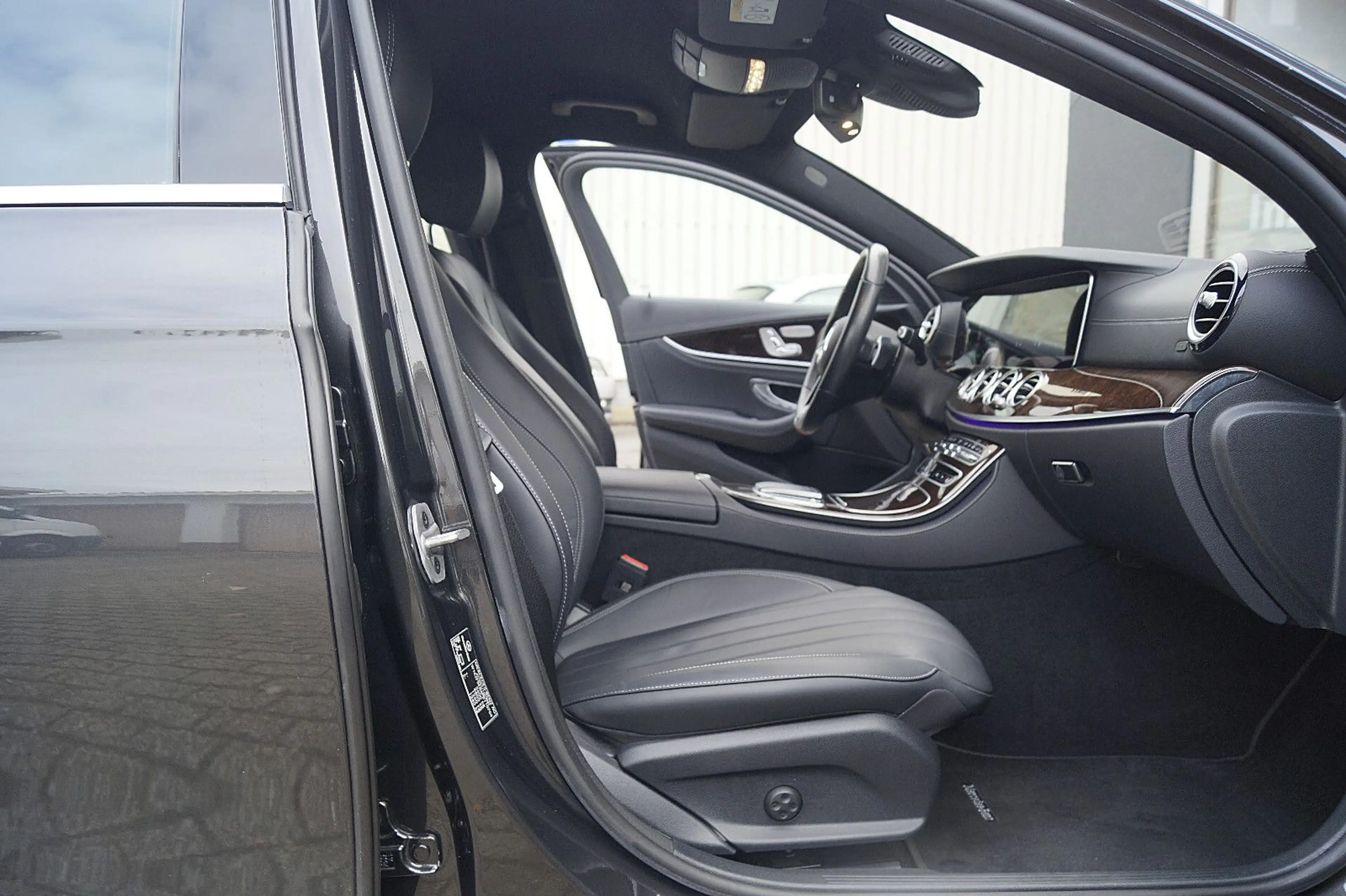 Mercedes-Benz E 450 4M*DISTR*BURMESTER*360°*MEMORY*VOLLLEDER* — photo 11