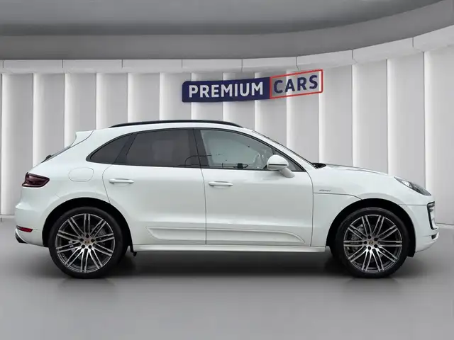 Porsche Macan view 6