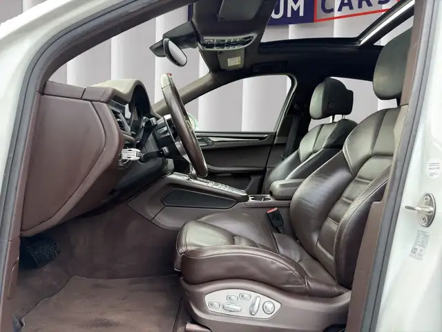 Porsche Macan view 10