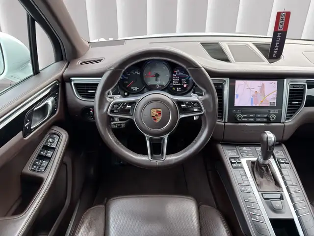 Porsche Macan view 12