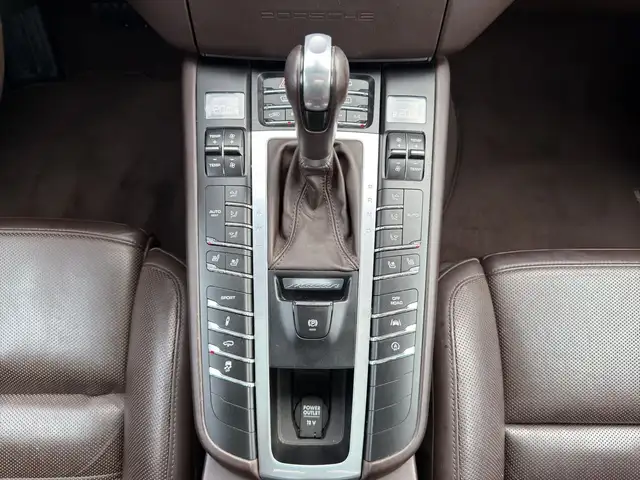 Porsche Macan view 15
